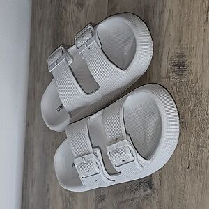 Cushionaire Sandals